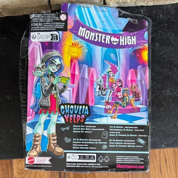 Monster High Ghoulia Yelps Doll with Blue Hair and Pink Skirt - Picture 2 of 3